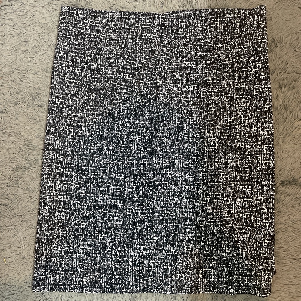 LuLaRoe Black and White Textured stretchy skirt